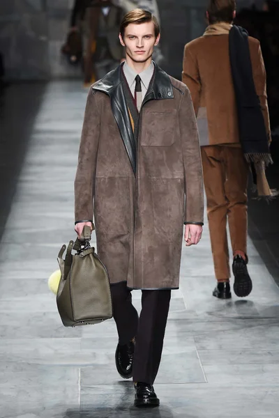 Look 10